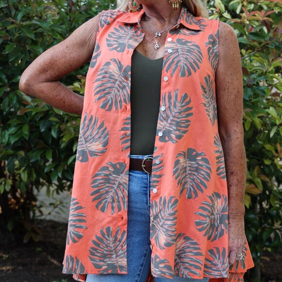 NWT Tropical Sunset Orange Sleeveless Palm Leaf Button Front High Low Top - Picture 2 of 7